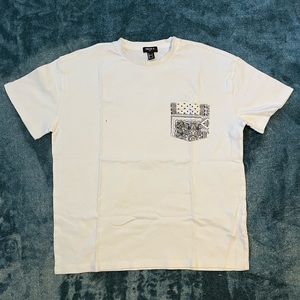 Forever 21 paisley print pocket short sleeve t shirt size small men’s